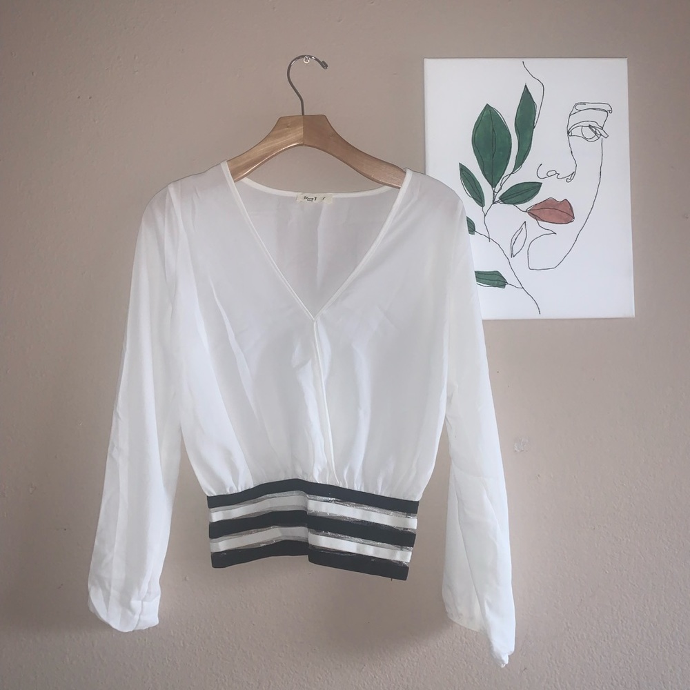 Brand: loveJ 🤍 Size: Small🤍 Color: White/cream🤍